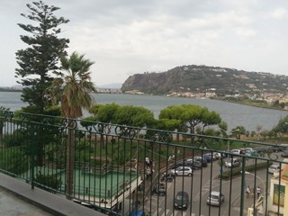 Attico in Vendita a Bacoli, zona LUNGO LAGO, 250'000€, 90 m²