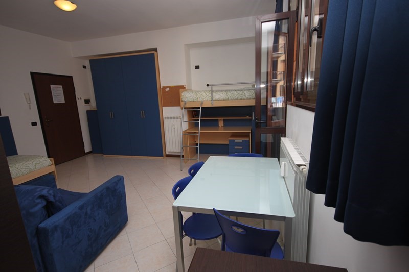 Appartamento in Affitto a Milano, zona Isola, 950€
