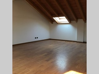 Villetta a schiera in Vendita a Milano, zona Baggio, 395'000€, 210 m²