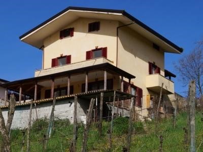 Villa in Vendita a Alvignano, 145'000€, 160 m²