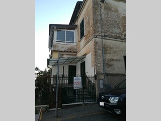 Quadrilocale in Vendita a Velletri, zona Mercato, Viale Regina Margherita, 95'000€, 80 m²