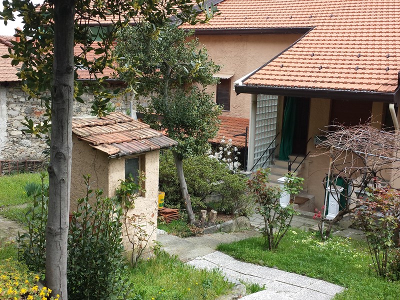 Casa Semi Indipendente in Vendita a Nebbiuno, zona Meina, 160'000€, 120 m²