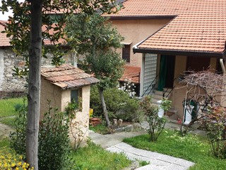 Casa Semi Indipendente in Vendita a Nebbiuno, zona Meina, 160'000€, 120 m²