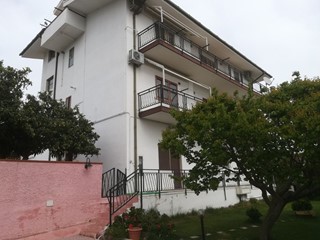 Casa Semi Indipendente in Vendita a Reggio Calabria, zona Condera via Reggio Campi 369, 138'000€, 150 m²