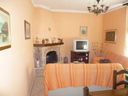 Appartamento in Vendita a Radicofani, zona fraz. Contignano, 105'000€, 100 m², arredato