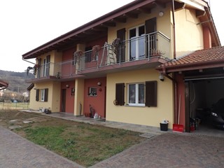 Villetta a schiera in Vendita a Dego, zona Dego, 220'000€, 132 m²