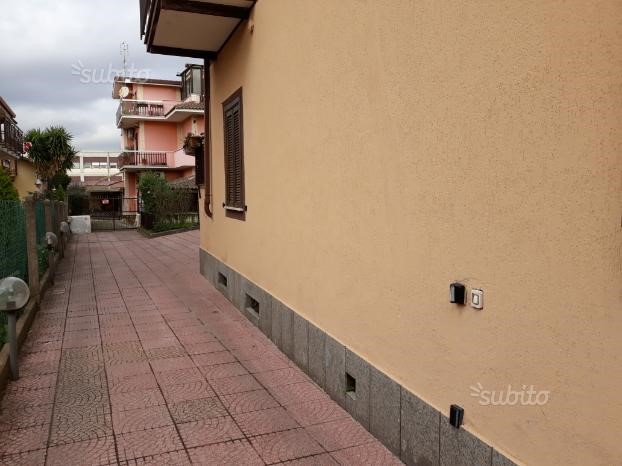Quadrilocale in Vendita a Roma, zona morena, 225'000€, 95 m², arredato, con Box