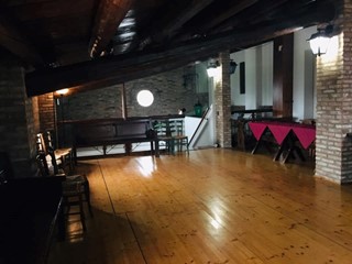 Attività commerciale in Vendita a Masi, 200'000€, 270 m²