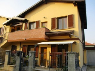 Trilocale in Vendita a Vigevano, zona Fraz. Morsella, 85'000€, 74 m²