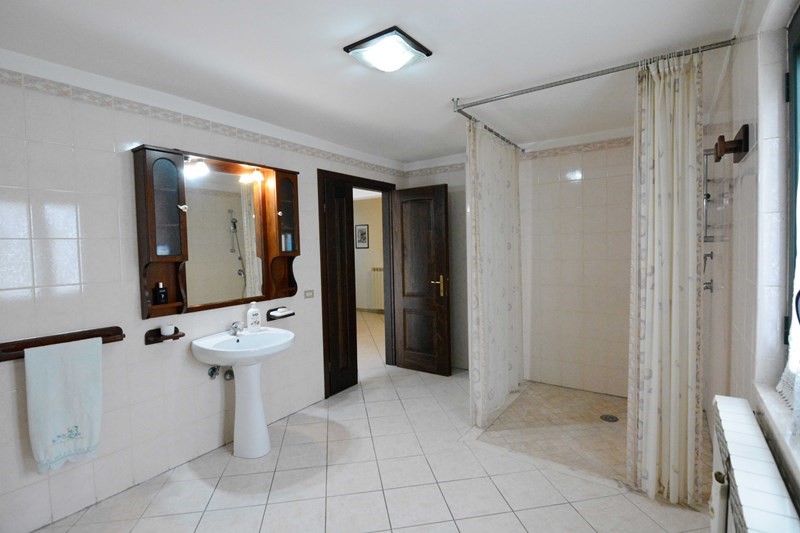 Casa Indipendente in Vendita a Rocca d'Evandro, zona cocuruzzo, 350 m², arredato