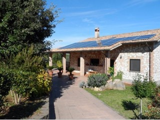 Villa in Vendita a Vetralla, zona Cura di Vetralla, 349'000€, 260 m²