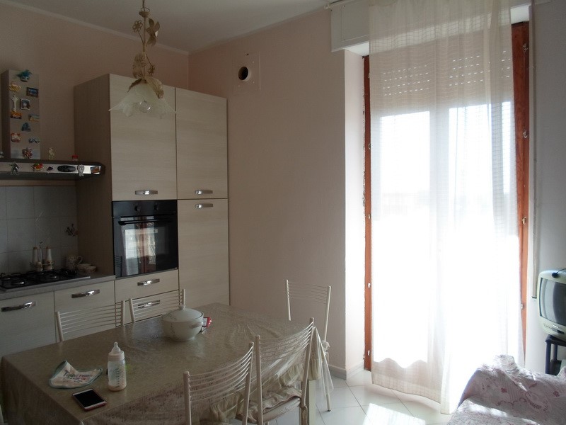 Appartamento in Vendita a Rosolini, zona Centrale, 65'000€, 110 m²