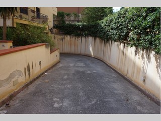 Immobile commerciale in Vendita a Bagheria, 180'000€, 500 m²