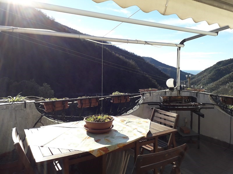 Appartamento in Vendita a Avegno, zona Fraz. Salto, 160'000€, 100 m², arredato