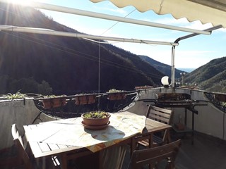 Appartamento in Vendita a Avegno, zona Fraz. Salto, 160'000€, 100 m², arredato