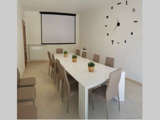 Ufficio in Affitto a Marino, zona Marino, 500€, 150 m², arredato