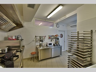 Laboratorio in Vendita a Canepina, 95'000€, 170 m²