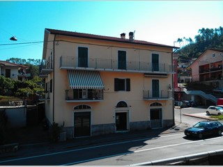 Attico in Vendita a Riccò del Golfo di Spezia, zona centro, 165'000€, 180 m²