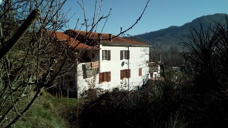 Casa Semi Indipendente in Vendita a Beverino, zona collinare, 115'000€, 80 m²