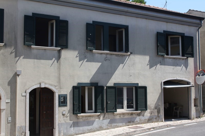 Casa Indipendente in Vendita a Teora, zona Centro, 85'000&euro;, 100 m², arredato