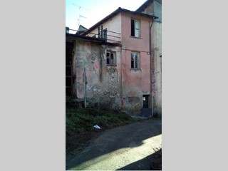 Casa Semi Indipendente in Vendita a Riccò del Golfo di Spezia, zona centro, 30'000€, 90 m²