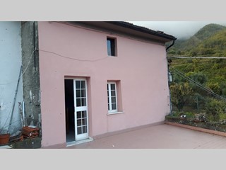 Casa Indipendente in Vendita a Calice al Cornoviglio, zona villagrossa, 55'000€, 90 m²