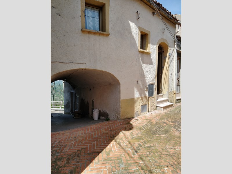 Casa Indipendente in Vendita a Chieti, zona Alto Vastese, 30'000€, 85 m²