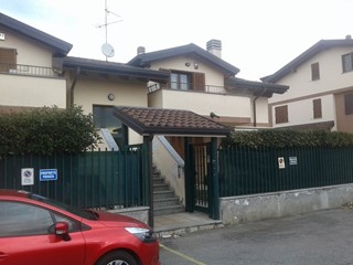 Mansarda in Vendita a Caronno Pertusella, zona residenziale, 98'000€, 52 m², arredato, con Box