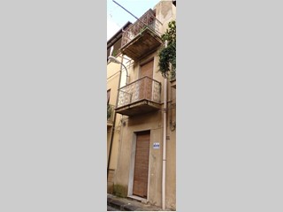 Casa Indipendente in Vendita a Niscemi, zona VIA RUGGERO SETTIMO, 20'000€, 21 m²