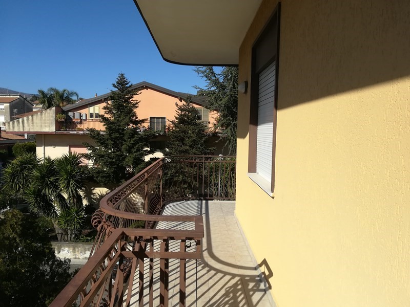 Quadrilocale in Vendita a Piedimonte Etneo, zona Via Pier santi Mattarella , 65'000€, 100 m²