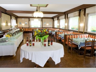 Immobile commerciale in Vendita a Ronzone, 2000 m²