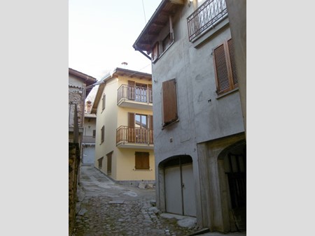 Casa di corte in Vendita a Cuasso al Monte, zona cuasso al piano, 110'000€, 180 m²