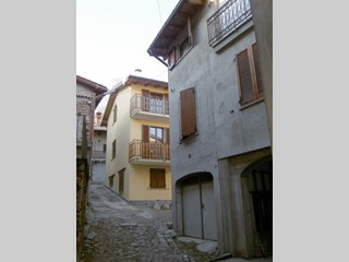 Casa di corte in Vendita a Cuasso al Monte, zona cuasso al piano, 110'000€, 180 m²