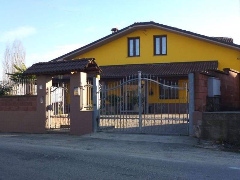 Quadrilocale in Affitto a Asti, zona MONGARDINO, 500€, 87 m², arredato