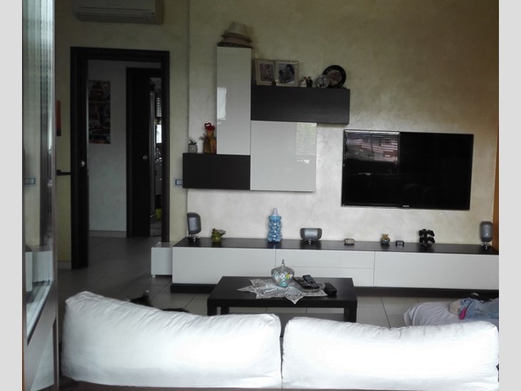 Trilocale in Vendita a Garbagnate Milanese, zona Garbagnate MiLANESE, 165€, 100 m², arredato