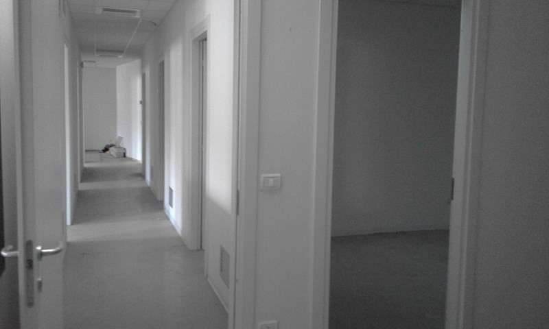Ufficio in Affitto a Torgiano, zona zona artigianale Ferriera, 800€, 280 m²