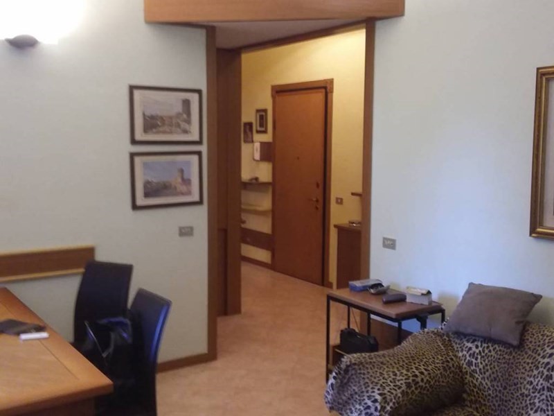 Bilocale in Vendita a Lodi, zona corso mazzini, 90'000€, 70 m², arredato