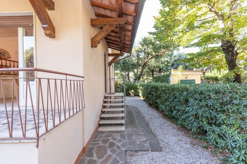 Villa in Vendita a Pietrasanta, zona Focette, 630'000€, 130 m², con Box