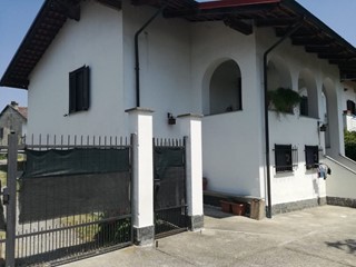 Villetta a schiera in Vendita a Crescentino, zona SAN SILVESTRO, 95'000€, 200 m²
