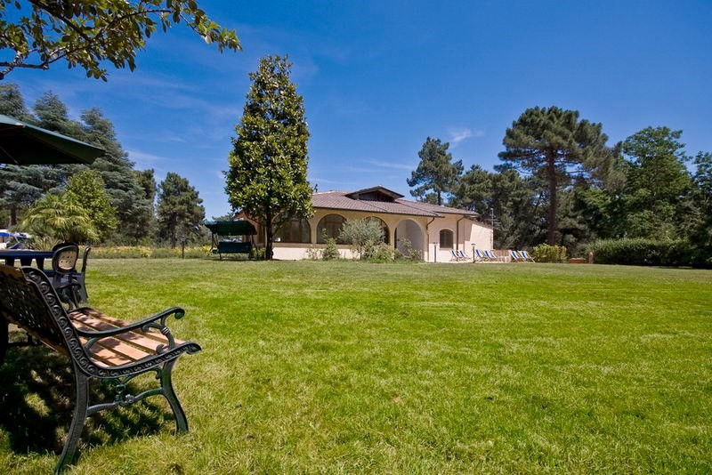 Villa in Vendita a Camaiore, zona collina, 850'000&euro;, 400 m², arredato, con Box