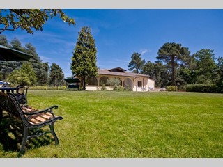 Villa in Vendita a Camaiore, zona collina, 850'000&euro;, 400 m², arredato, con Box