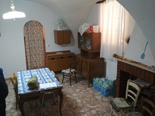 Bilocale in Vendita a Castelnuovo della Daunia, zona QUARTIERE SAN NICOLA, 15'000&euro;, 50 m², arredato