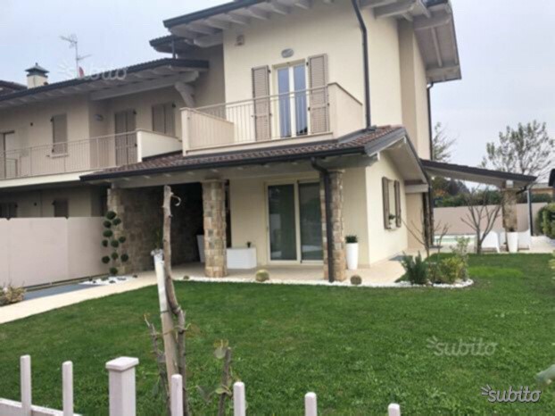 Villetta a schiera in Vendita a Bergamo, zona Castelli Calepio , 375'000€, 210 m²