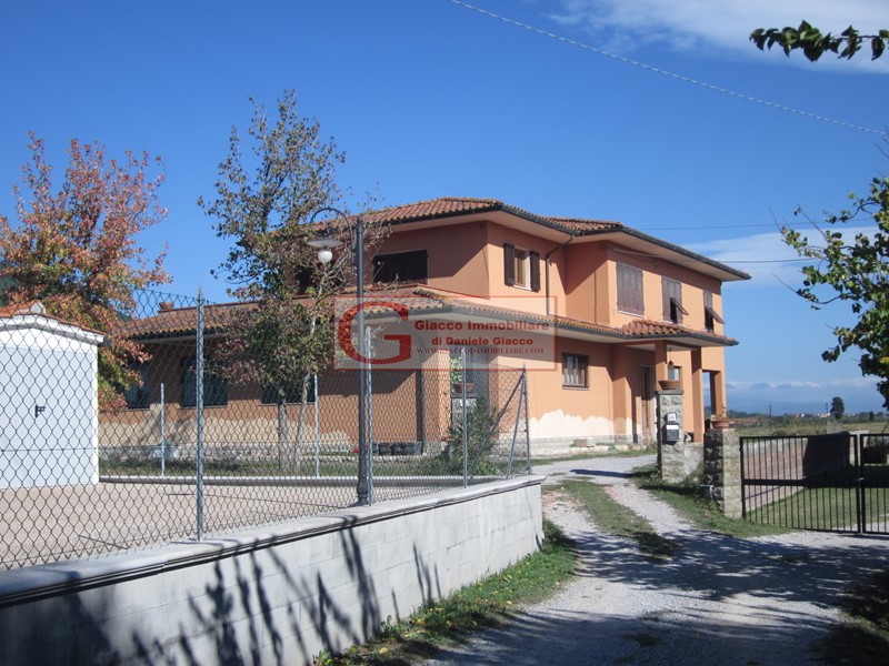 Casa Indipendente in Vendita a Vicopisano, zona Vicopisano, 340'000€, 335 m²