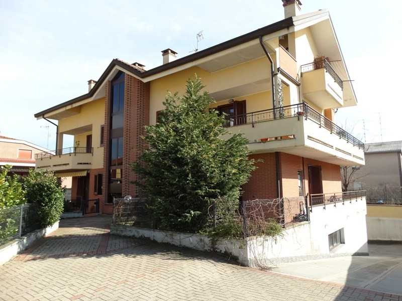 Trilocale in Vendita a Castano Primo, 79'000€, 90 m²