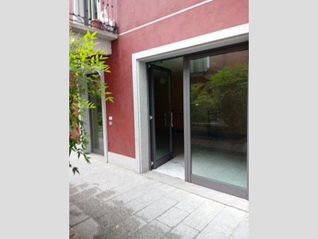 Immobile commerciale in Vendita a Gallarate, zona Centrale, 800€, 65 m²