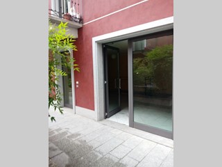Immobile commerciale in Vendita a Gallarate, zona Centrale, 800€, 65 m²