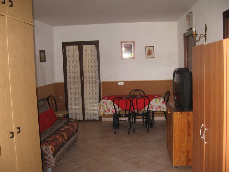 Bilocale in Affitto a Bracciano, zona lago, 400€, 43 m², arredato