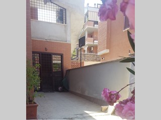 Bilocale in Vendita a Monterotondo, 90'000€, 80 m²