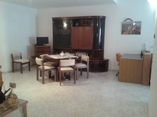 Appartamento in Affitto a Vieste, zona CENTRO, 111€, 127 m², arredato